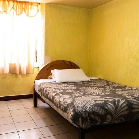 Hostal Carlos Luis Quito Exteriör bild