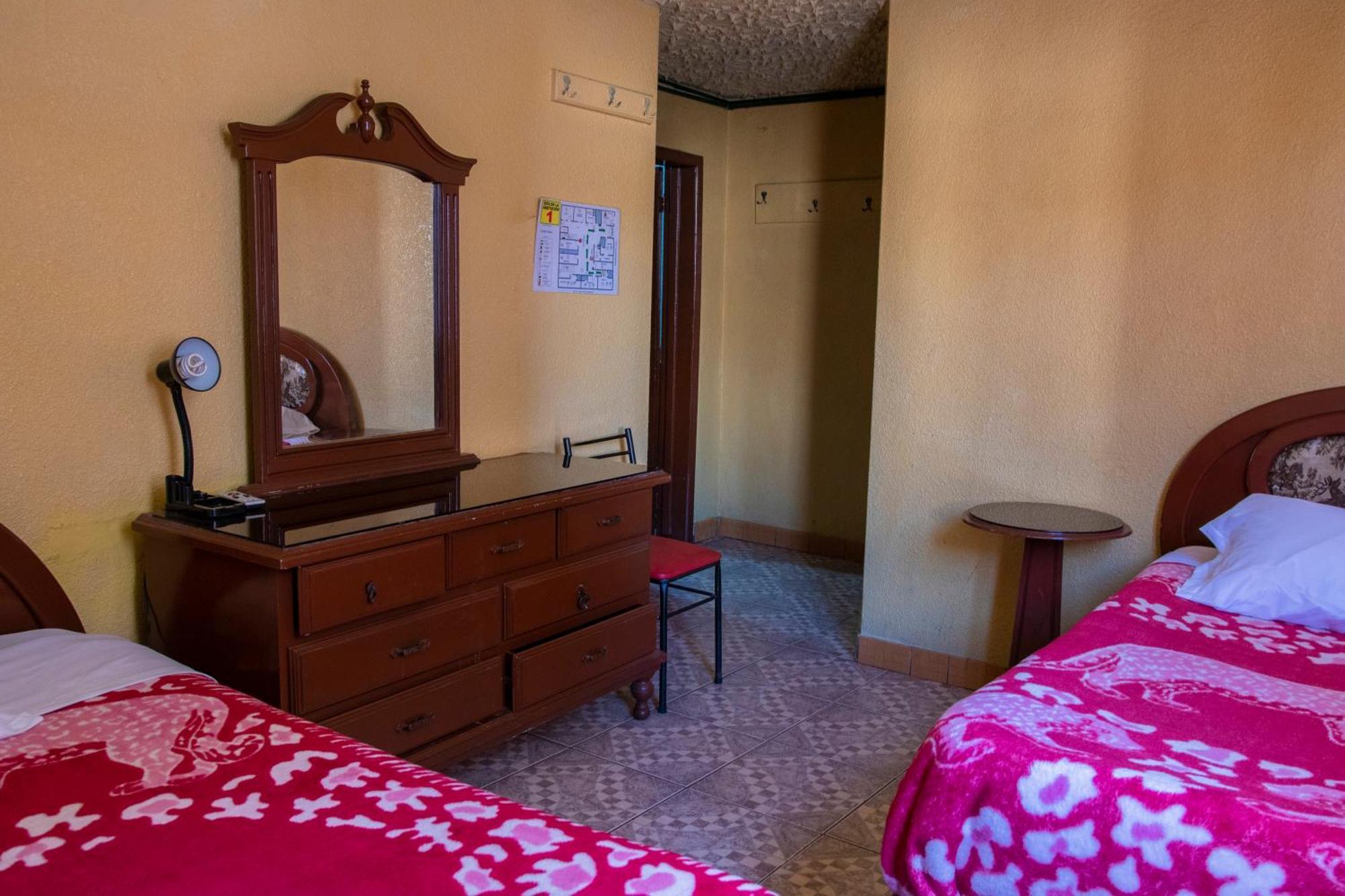 Hostal Carlos Luis Quito Exteriör bild